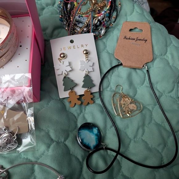 Jewelry Lot - Picture 4 of 4